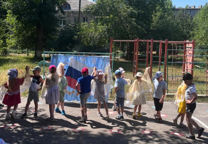 10 июня в детском саду № 27 состоялся музыкально-спортивный праздник «День России».